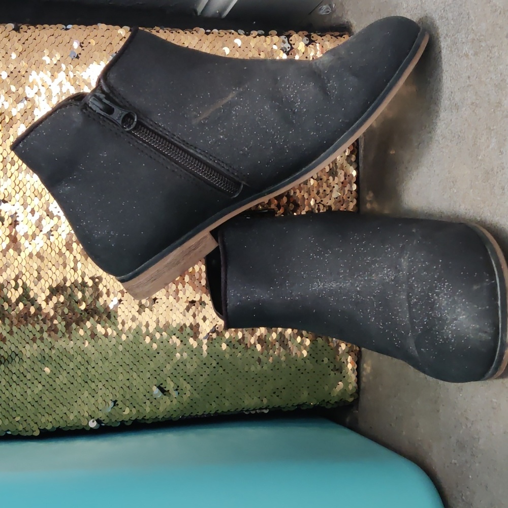 Shoes - Picture 2 of 2